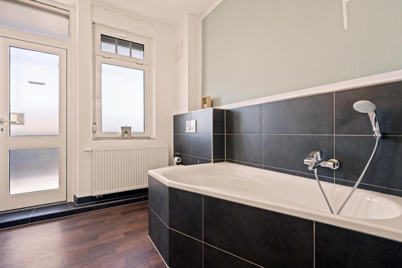 Wohnen Im Alten Bahnhof Inkl Balkon - 5 Min Zum Ravensburger Spieleland Meckenbeuren Exterior photo